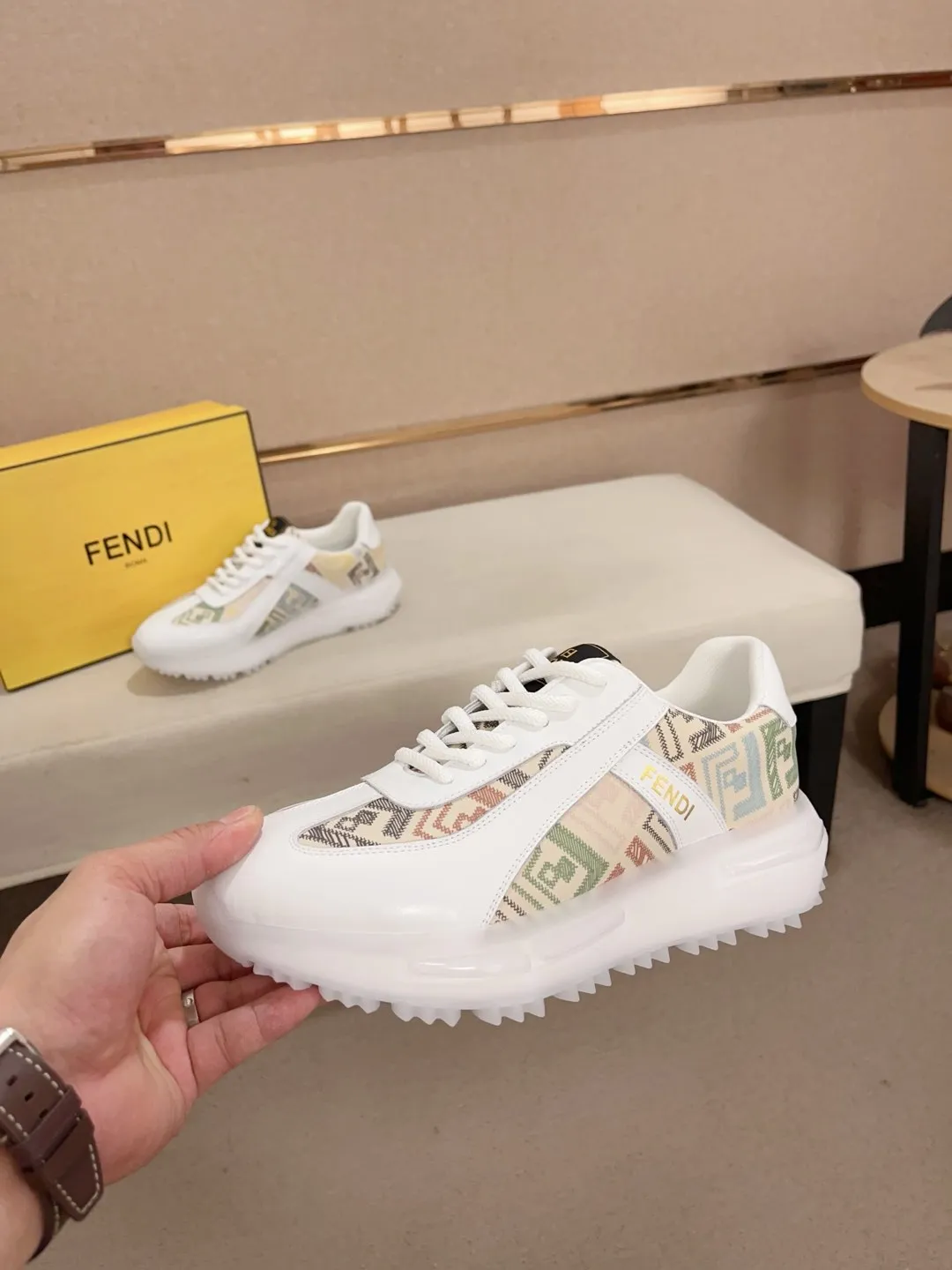 Men's shoes 💰 462💰 (fendi) New style 👊🏻 upper 🇮🇹 imported cowhide fabric 🇩🇪 lining imported sheepskin lining. The original outsole is molded to highlight the identity of every man, and the upper foot is elegant and stable🚶🏻🚶🏻The high-end custom counters reproduce the original version📯No matter the wind or rain, the shoe last remains unchanged and can withstand the verification of time🔍️,🔵 Size: 38-44